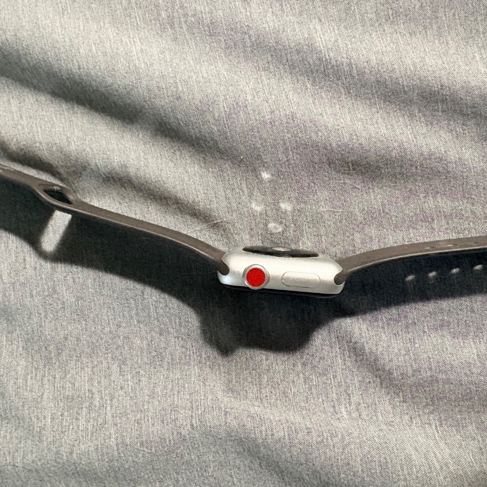 Apple Watch Series 3 (38MM) - Picture 4 of 4